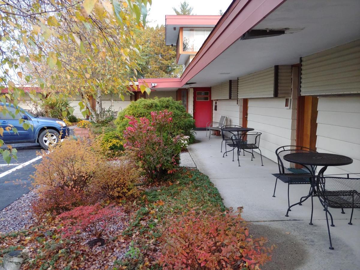 The Usonian Inn Llc Spring Green Exterior photo