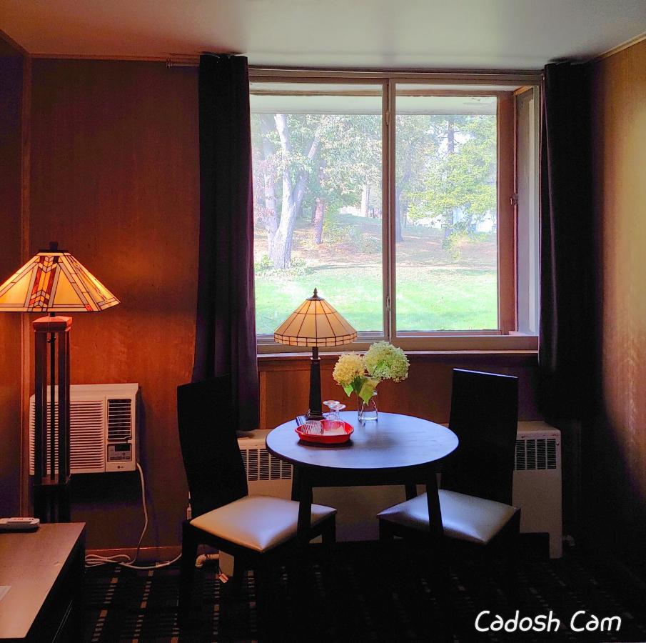 The Usonian Inn Llc Spring Green Exterior photo