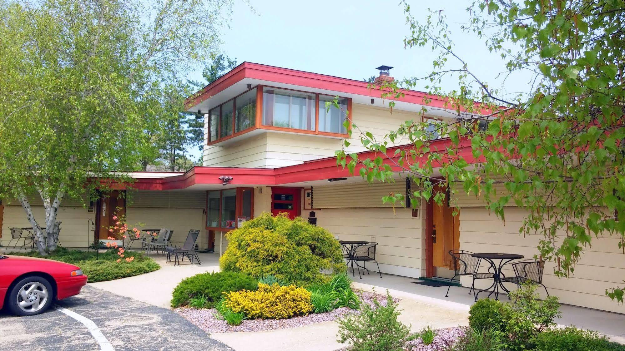 The Usonian Inn Llc Spring Green Exterior photo