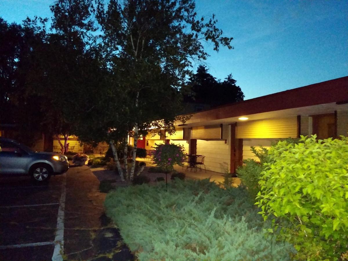 The Usonian Inn Llc Spring Green Exterior photo