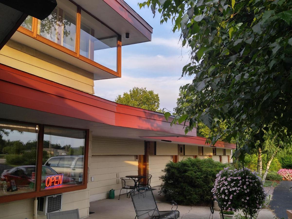 The Usonian Inn Llc Spring Green Exterior photo