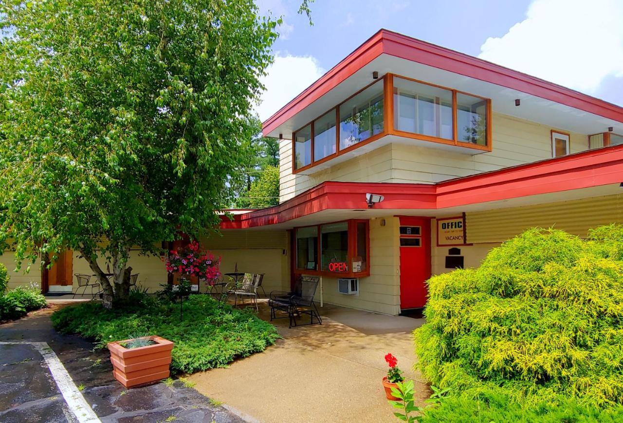 The Usonian Inn Llc Spring Green Exterior photo