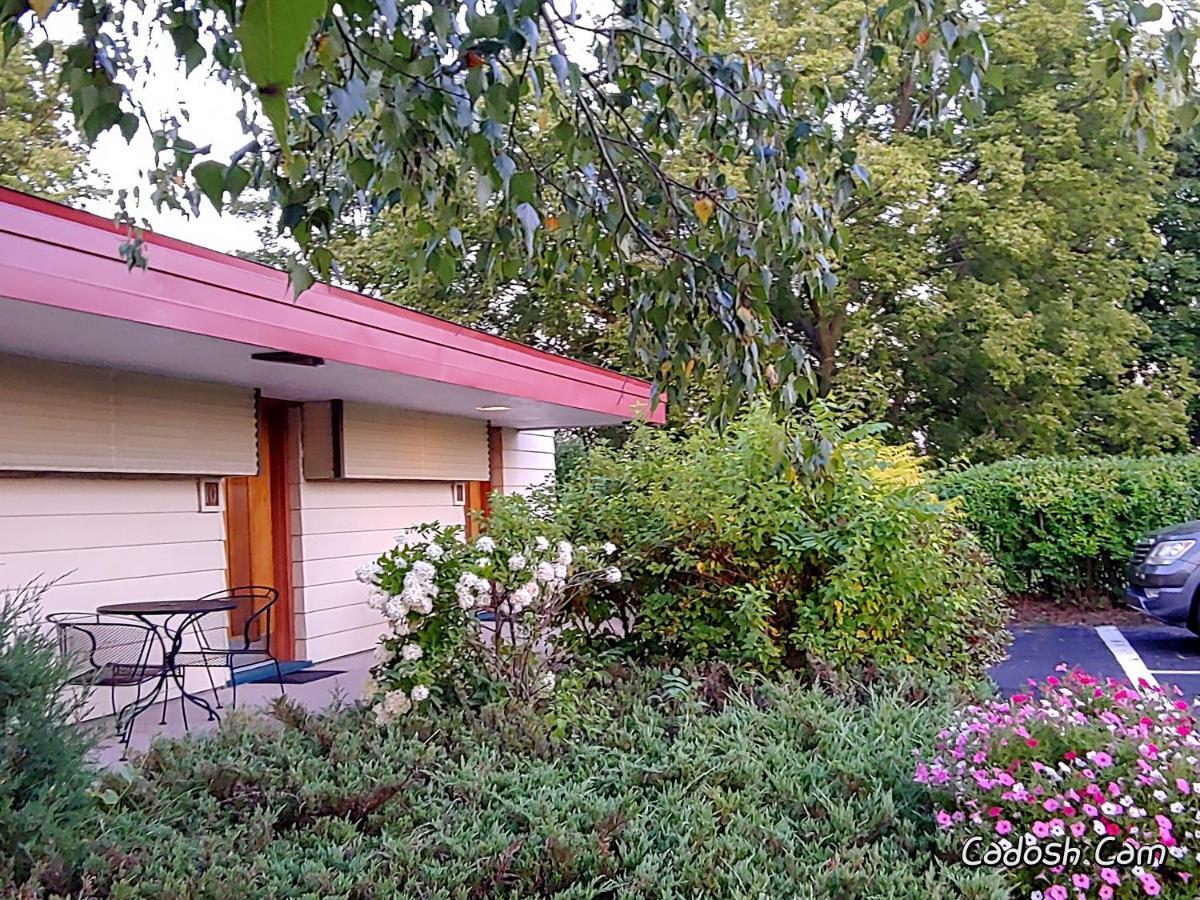 The Usonian Inn Llc Spring Green Exterior photo